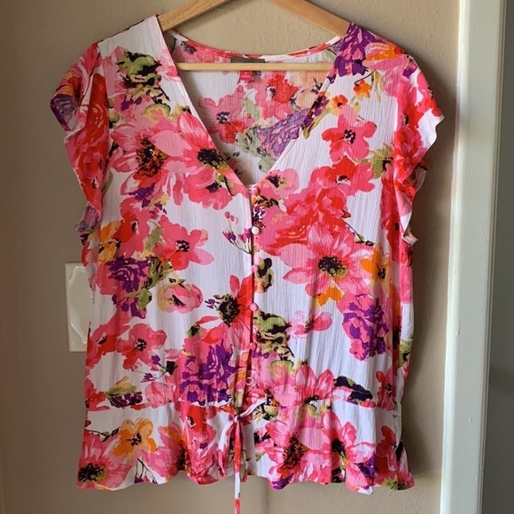 VINCE CAMUTO Floral Ruffle Sleeve Button Down Blouse - Picture 2 of 8